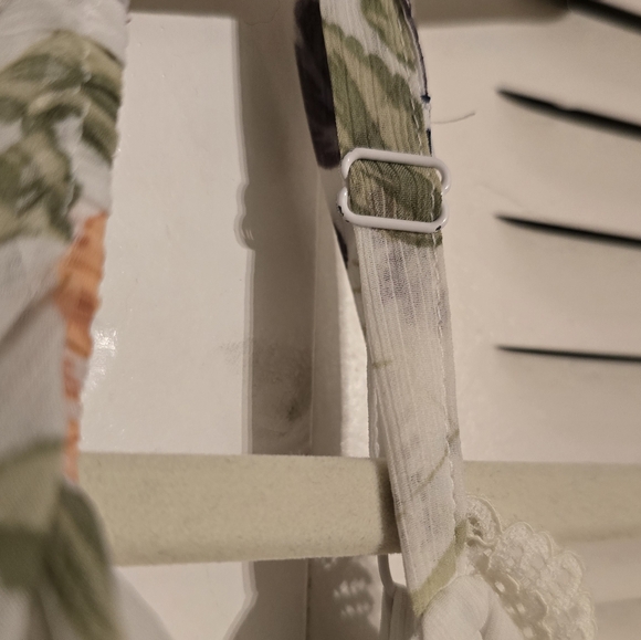 Torrid Floral Off-Shoulder Women's Top - Picture 4 of 10